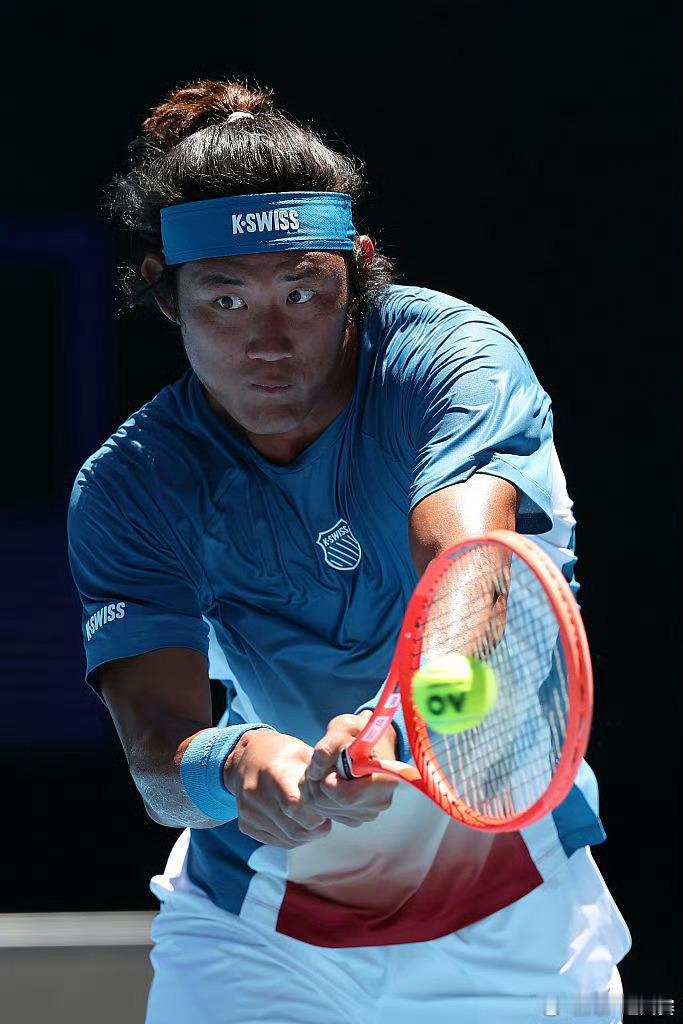 ATP挑战赛布里斯班CH75第二轮，张之臻以6-47-6(7)战胜9号种子内