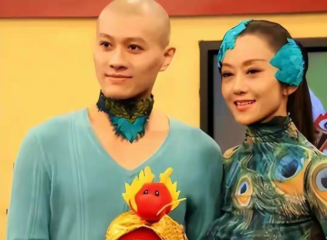 杨丽萍的金牌搭档王迪，44岁时从39楼纵身跳下离世，让众人惋惜。这位东北舞者超拼