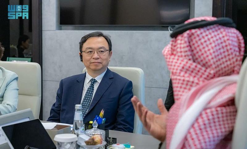 比亚迪王传福，见了阿布扎比王储。聊的也很实在，不只是卖车，而是新能源车、本地制