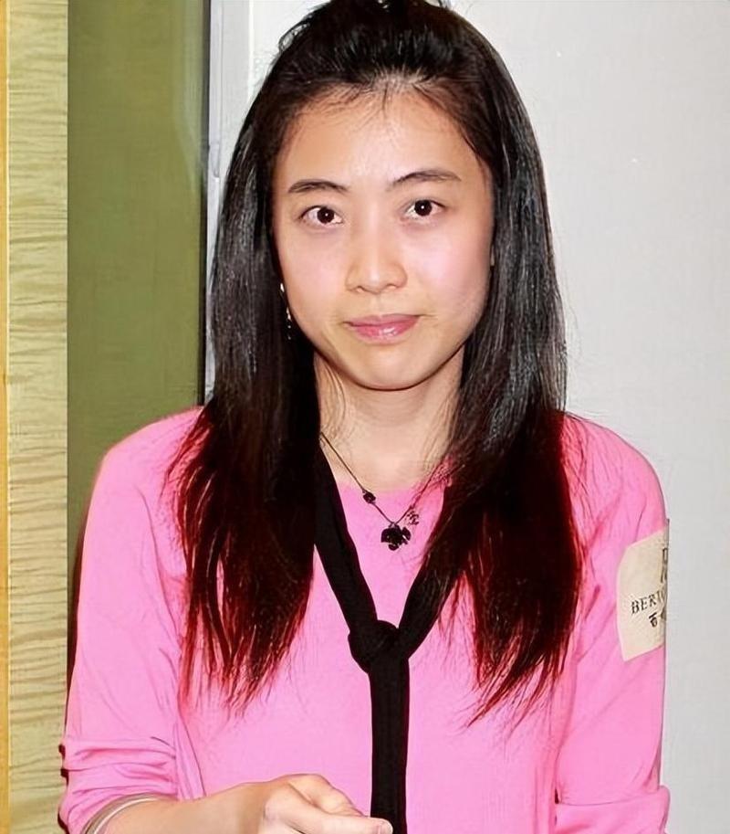 真不敢相信，身价几百亿的香港女首富，私底下的真实模样竟然这么让人跌破眼镜。要不是