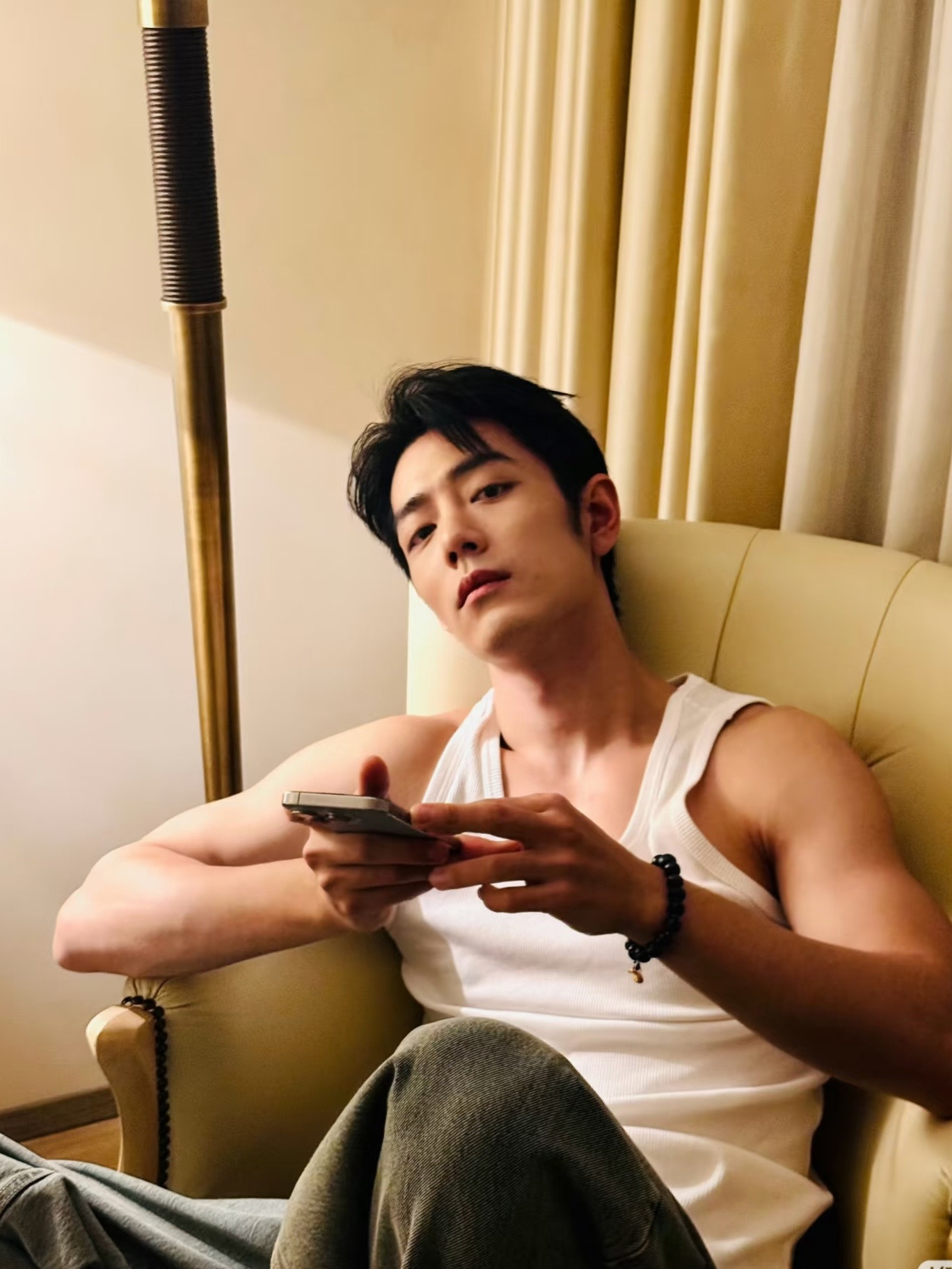 肖战体脂率支持男明星健身自由肖战这身材，宽肩窄腰，太嘶哈了