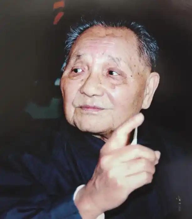 美国若插手台湾问题，怎么办？邓公早给出答案：美国只有两个选择，特朗普上任后，针对