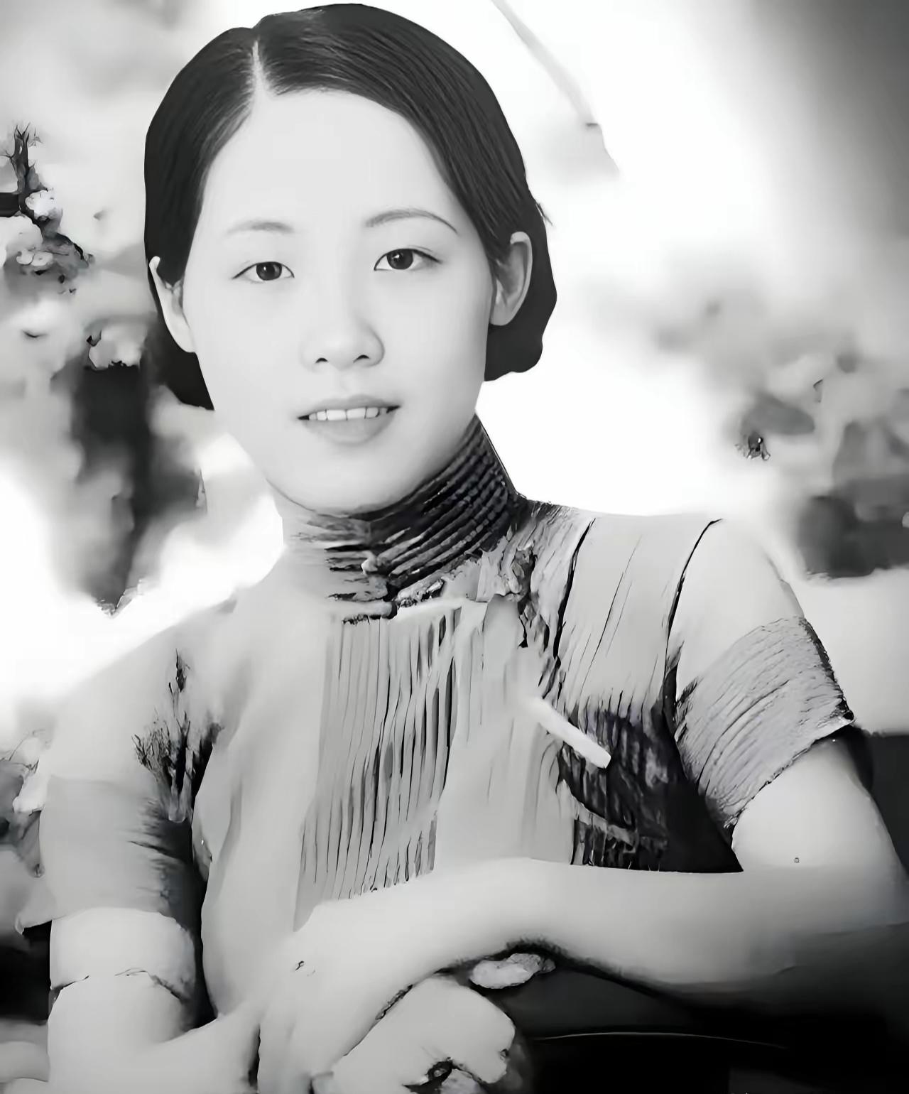 1949年，毛人凤密令杨虎把张澜、罗隆基沉江灭口。命令刚下达，董竹君推门进来