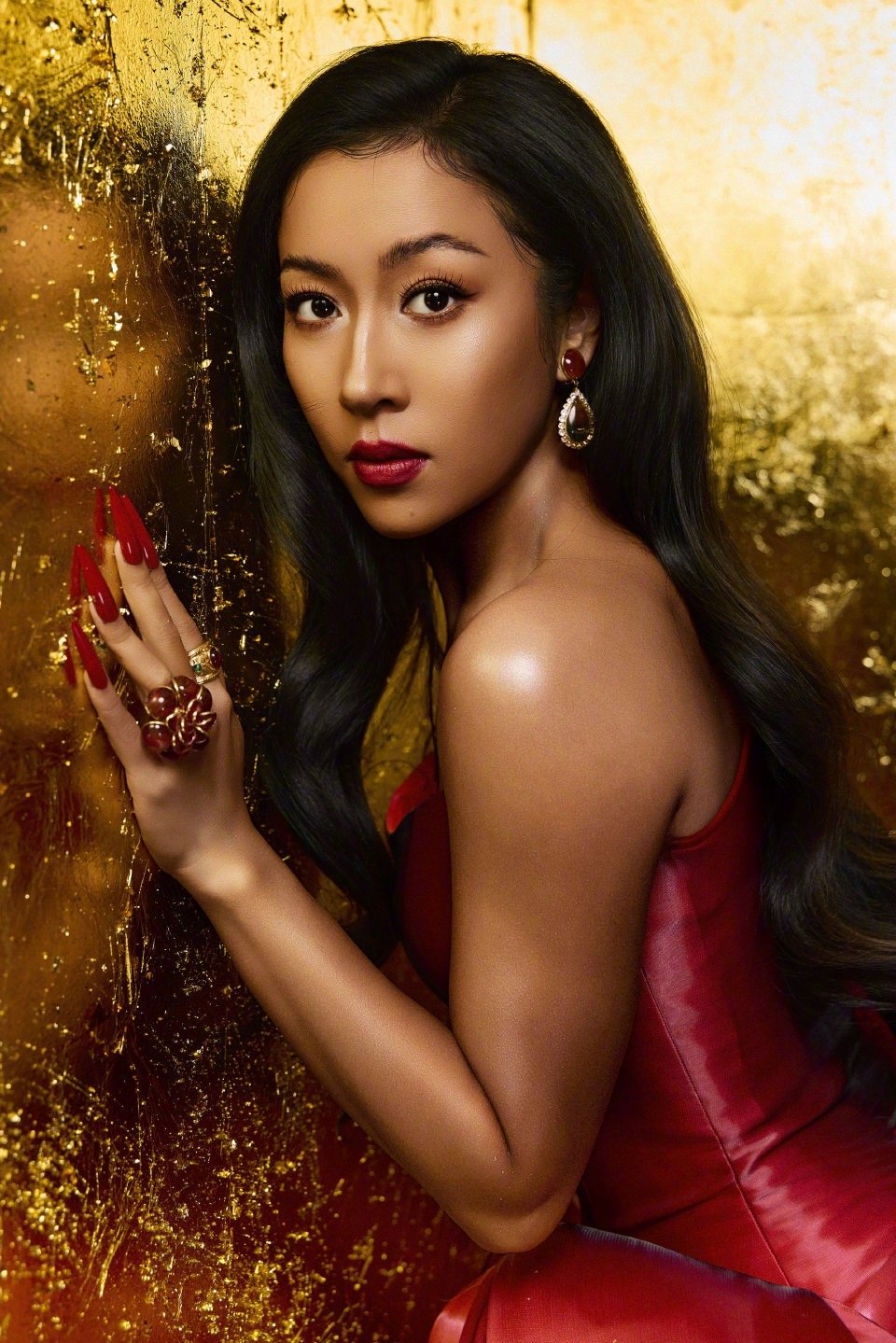 吉克隽逸竟然把高光盘用到铁皮了看到铁皮盘的瞬间，终于明白明星和普通人的区别：我