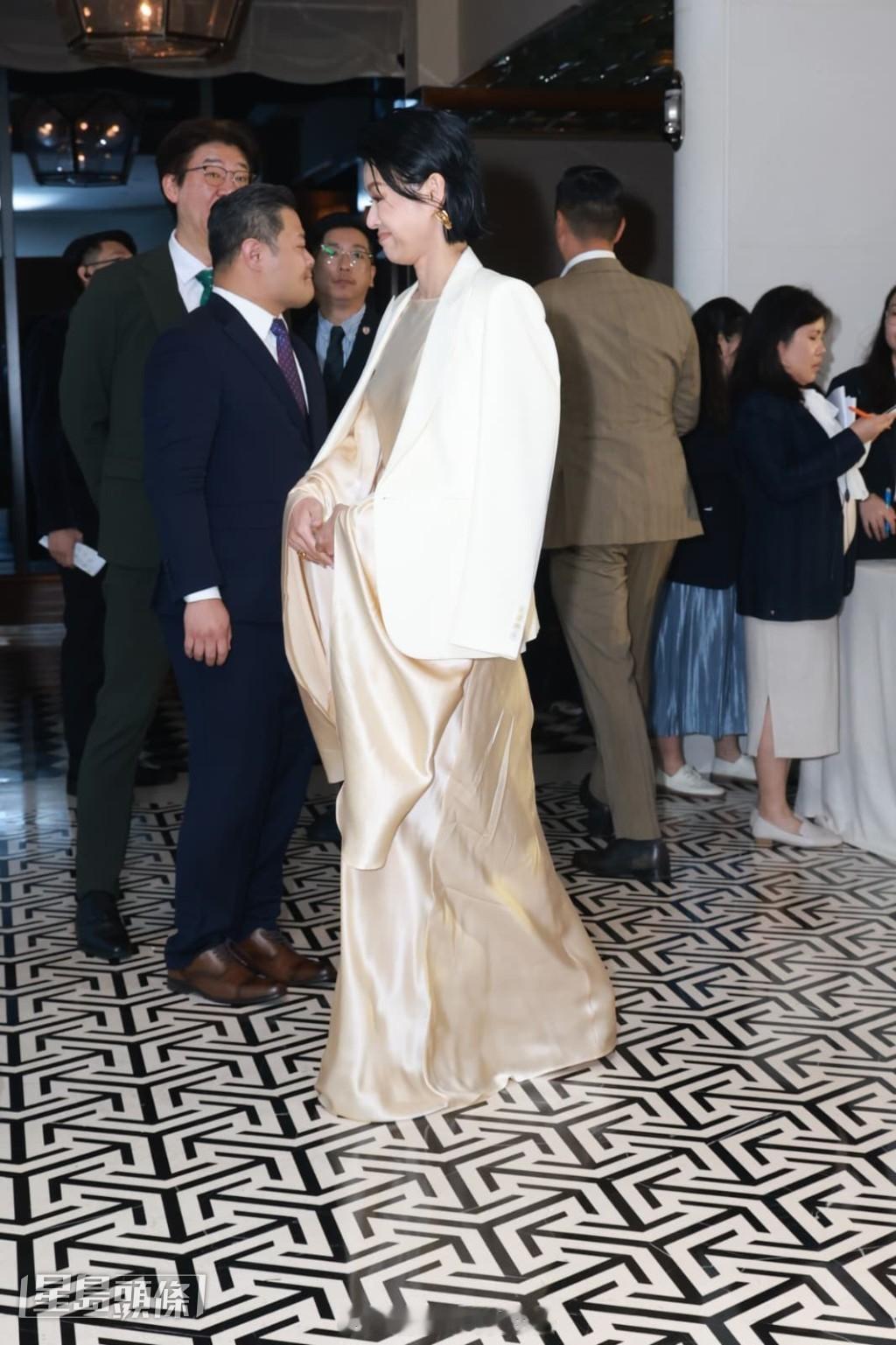 星岛：陈展鹏化身装修师傅亲自下场否认为“小猪比”铺路做童星吴若希因戴祖仪克服