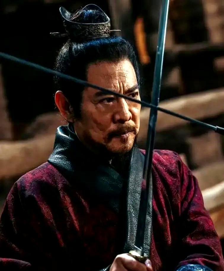 以为武侠片死了？一个61岁老头只用开场十分钟，把观众的血条打空。吴京酒桌上说