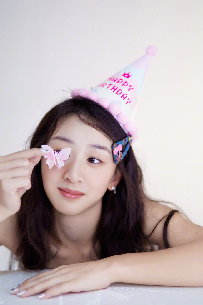 叶一茜发文为女儿庆生叶一茜发文为女儿庆生，没想到森碟已经18了！正式踏入大人的