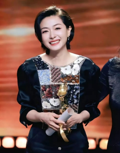 上海电影节有感。获奖女主角万茜，发言时啰哩啰嗦，语无伦次