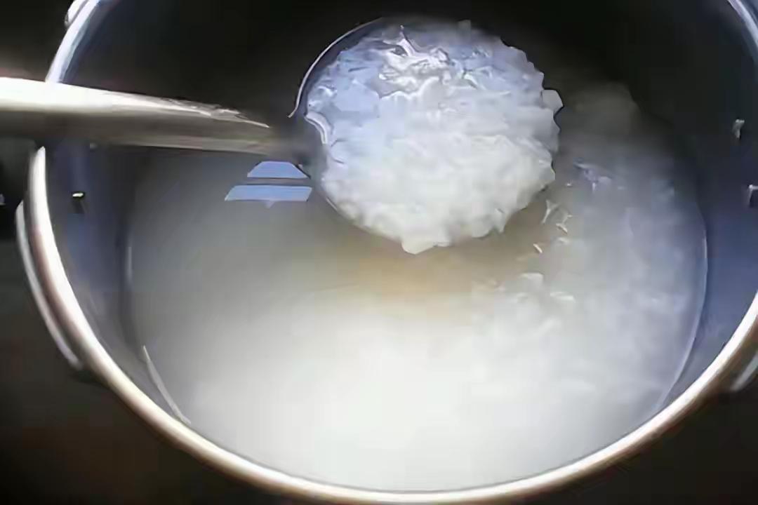 脂肪肝警钟：少喝粥，多吃5种“护肝高手”！医生再三劝告】脂肪肝正悄悄夺命！临