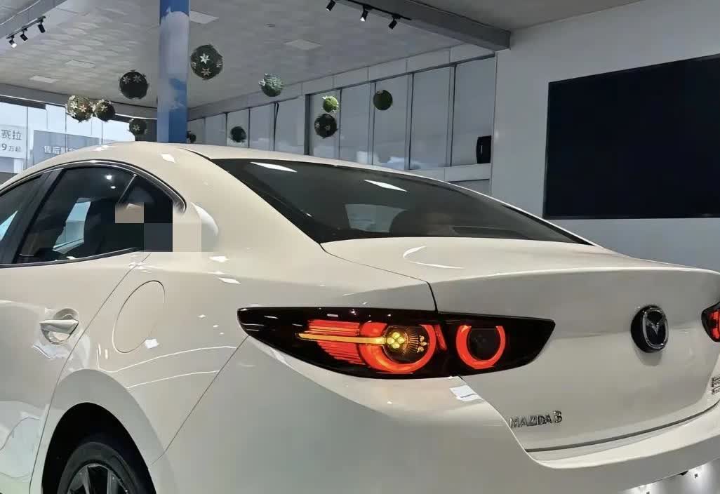 马自达昂克赛拉属于A级车，可又不仅仅是一台A级车，不论造车工艺以及配置都和普通A