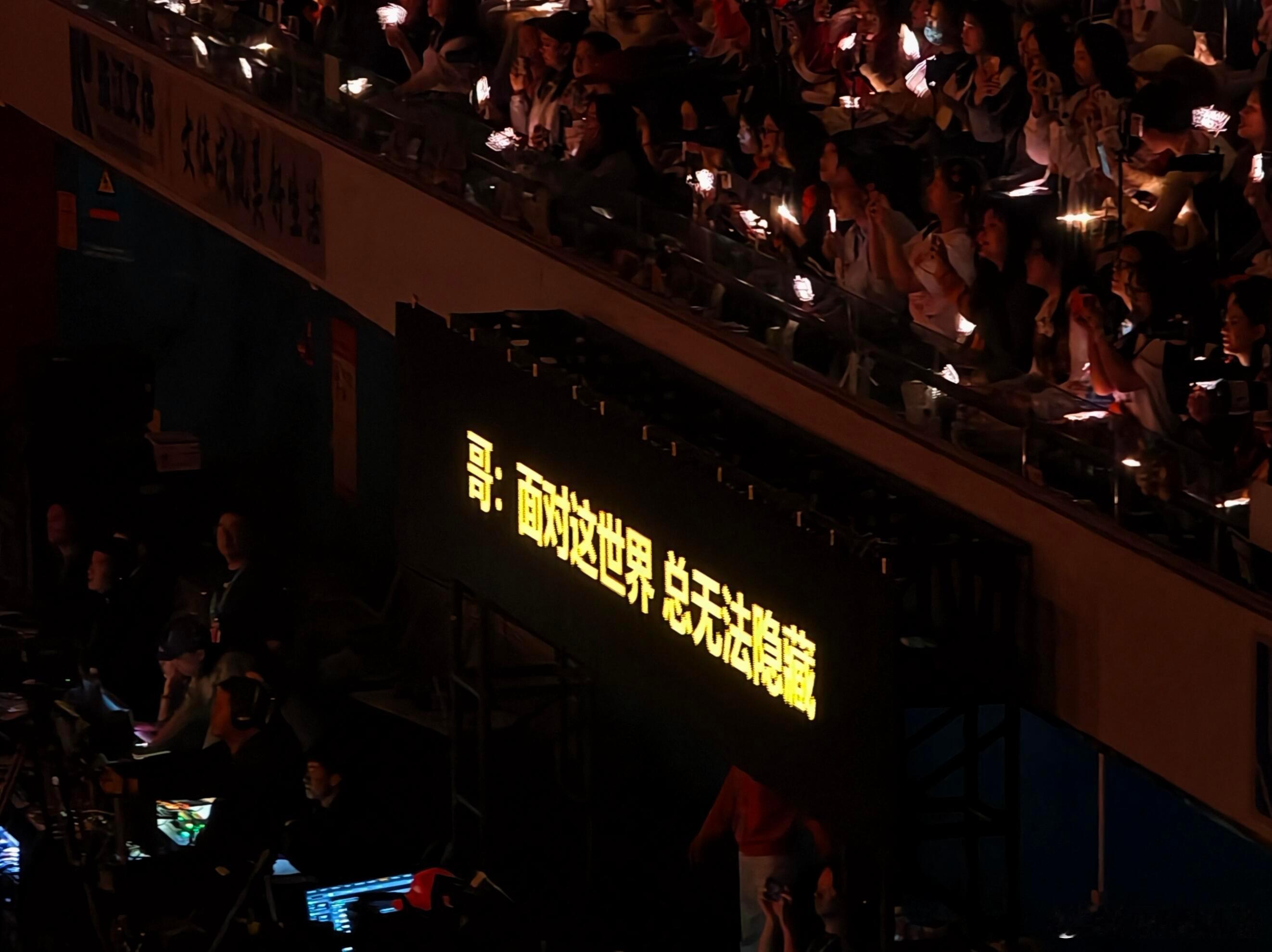 十个勤天当演出嘉宾是自家大哥时提词器belike谁懂大哥发言那种家属感啊掐头去