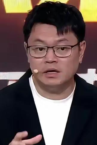 世界乒联最新排名更新，孙颖莎跌落第二位，不少粉丝担心，孙颖莎的实力是否下滑了？咱