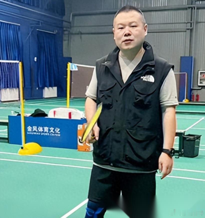 终于明白岳云鹏为啥能全身而退了，不是他运气好躲得快，而是他早就把自己摘得干干