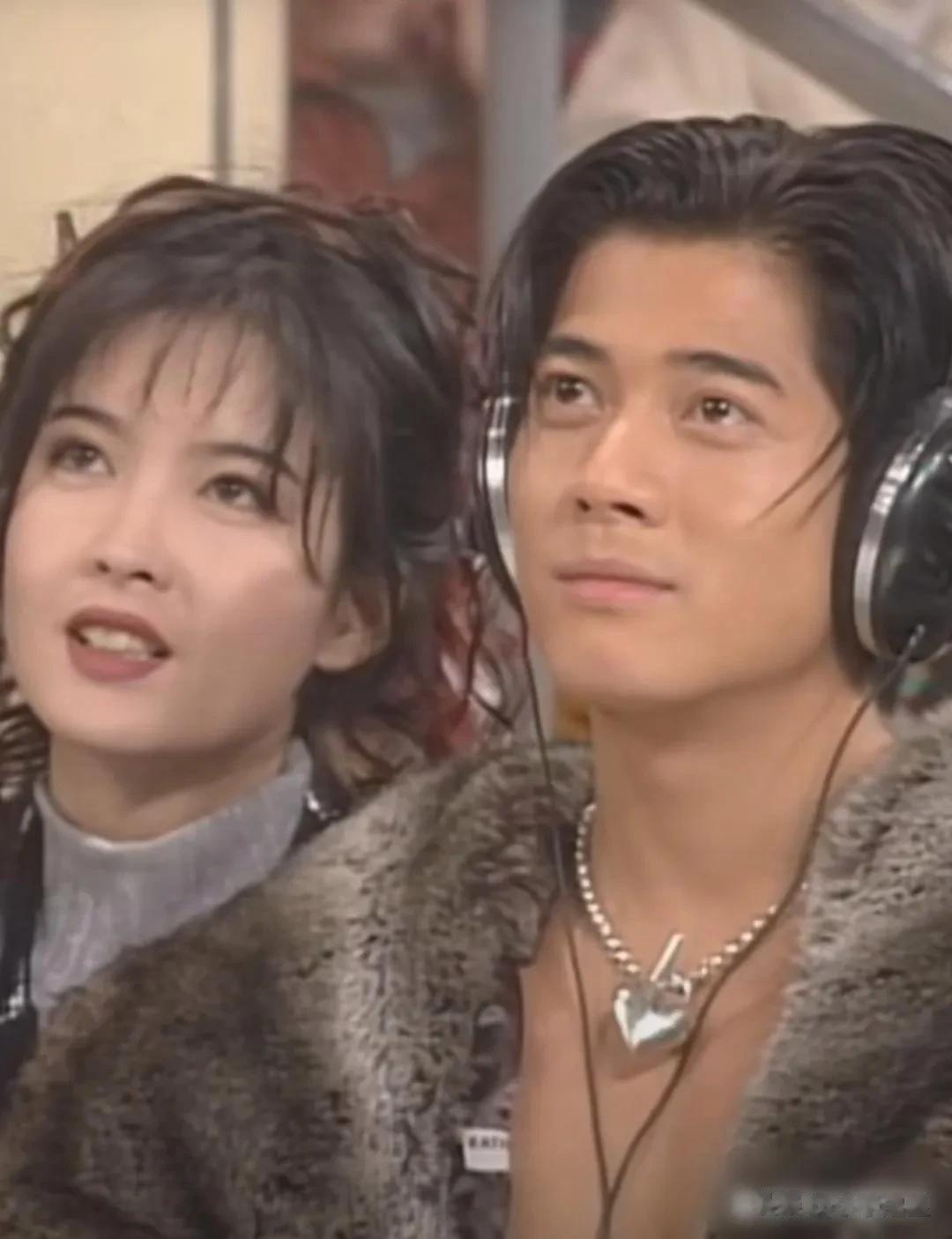 年轻时的郭富城和周慧敏，这装扮很时髦啊，简直是香港娱乐圈的颜值天花板！