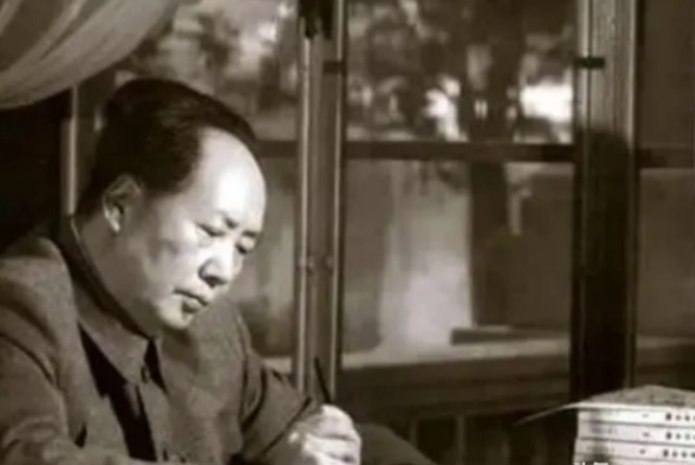 1953年3月，毛主席对着一个干部大发雷霆：“马上拉出去！枪毙！”一旁的周恩来也