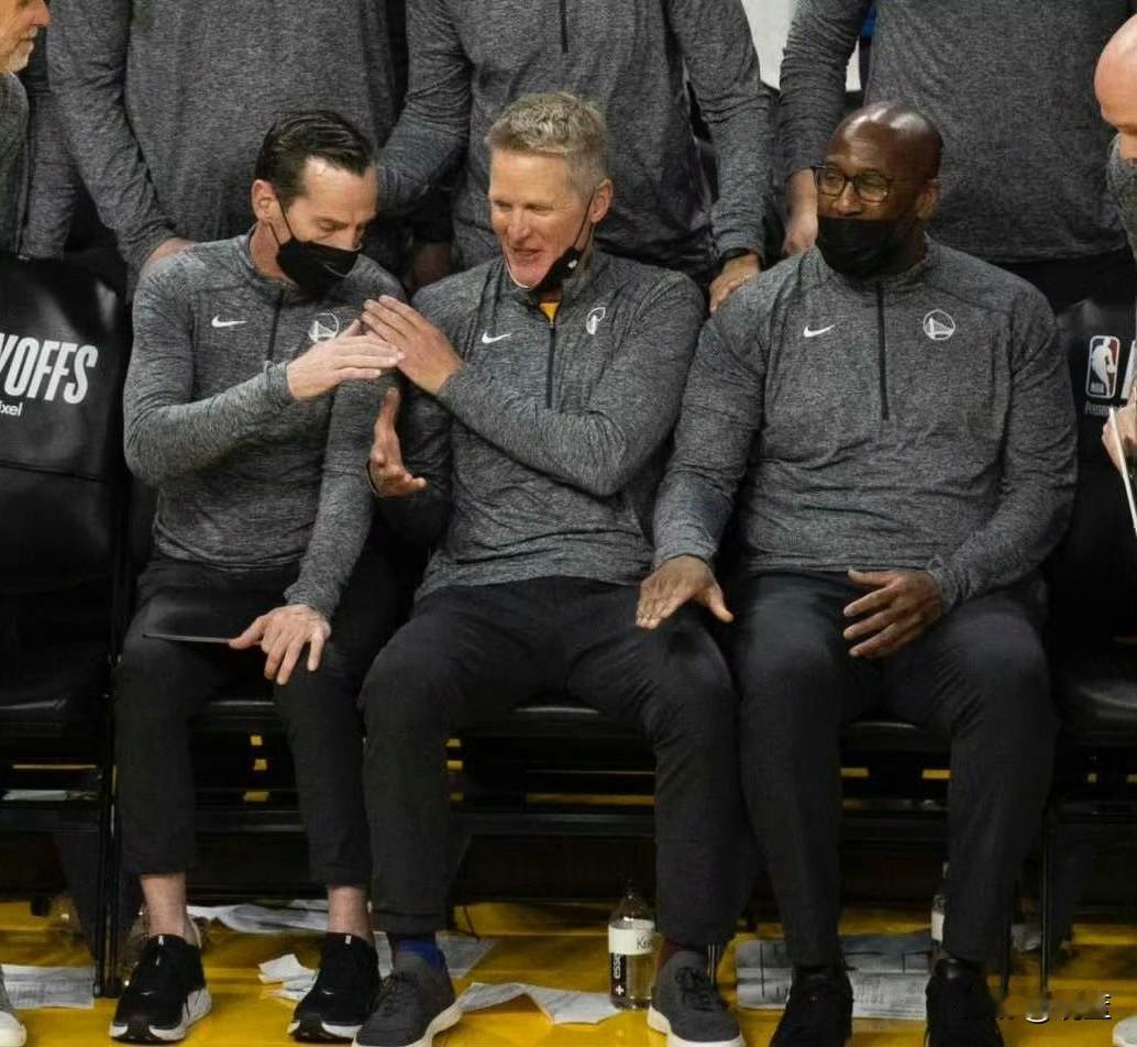 勇士教练组堪称NBA主帅“黄埔军校”！助教“主帅生产线”！全联盟独一份！今年