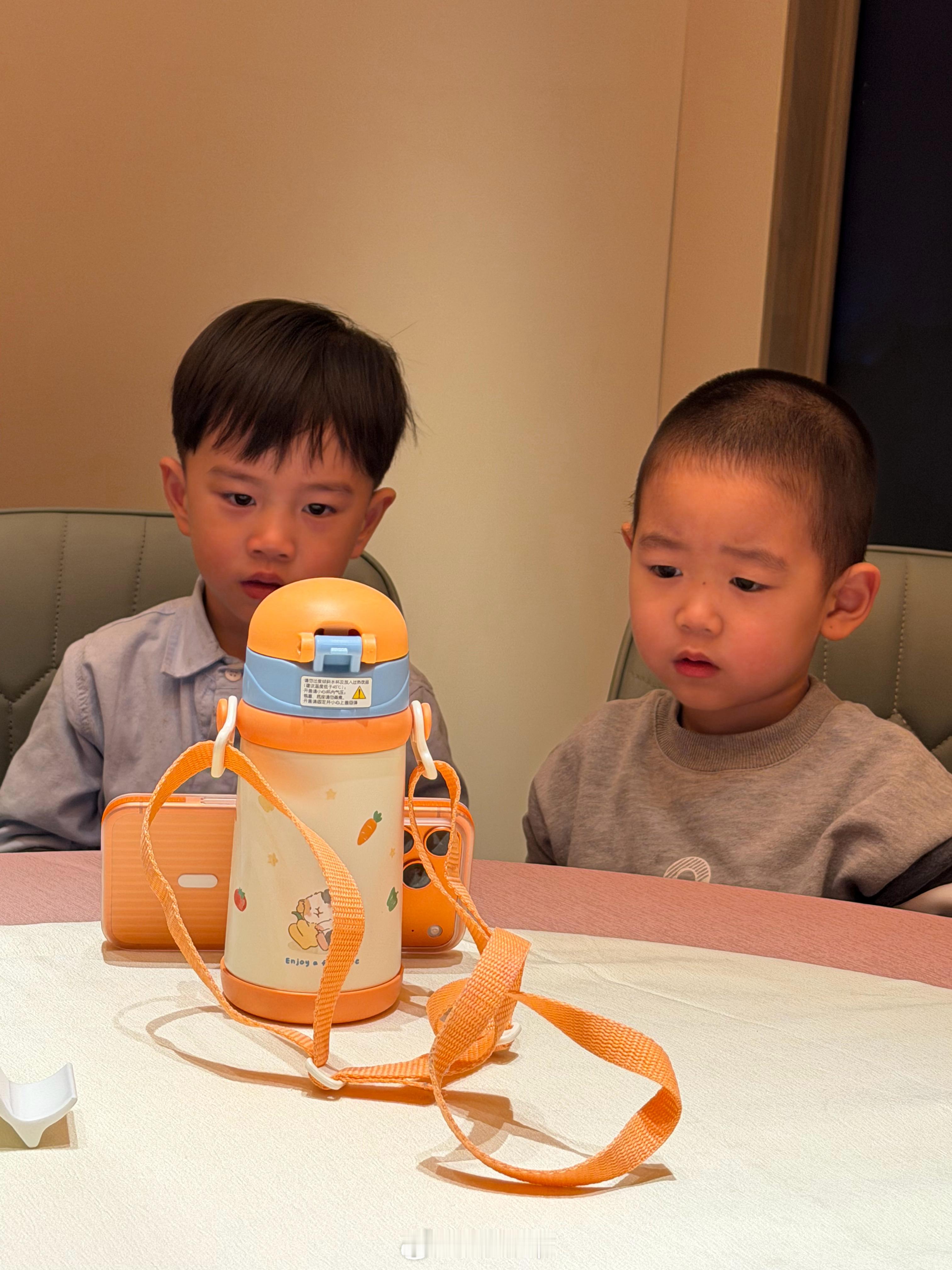 回长春了，橙子和想想又会师了！动画片就是哄娃神器啊