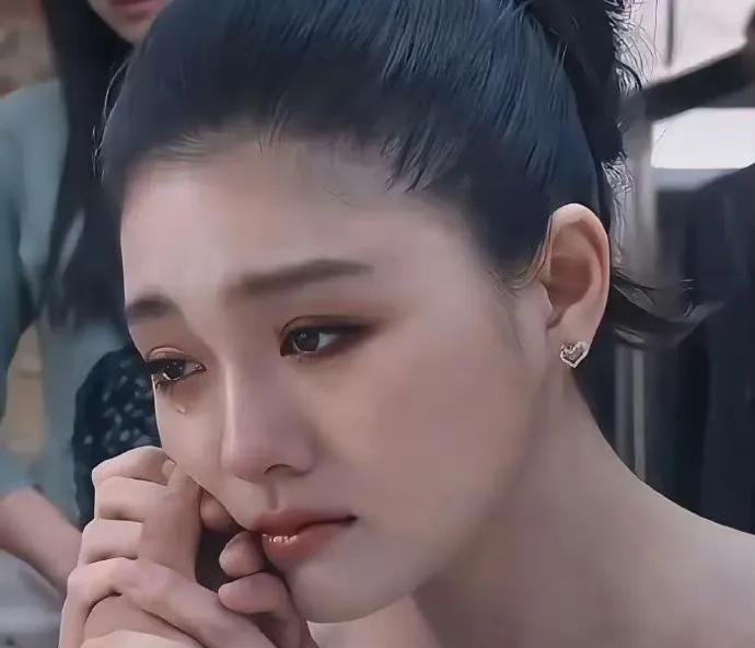 在生命倒计时的暗夜里，大S或许会突然读懂命运的隐喻——当疾病的巨浪将她拍向深渊，