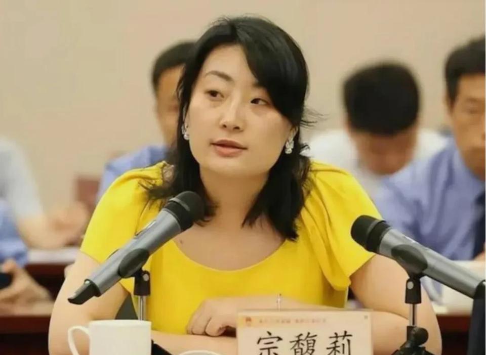 这样的家庭长大的女子怎么能没点手段。从小到大，如果是白莲花早被弄死了好吧。必须有
