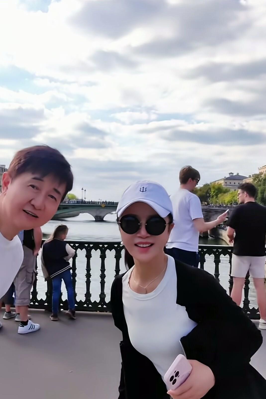 64岁夫妻凡尔赛宫撒狗粮！36年婚姻保鲜秘诀惊呆网友：原来幸福这么简单最近法