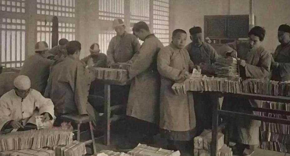 1921年，北洋政府将15万斤、装了8000个麻袋的明清两朝档案，当成废纸作价4