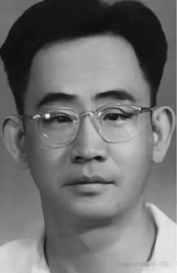 顶尖科学家留美回国后，被逼无奈走上了绝路！他叫董铁宝。说他是科学家，其实还不