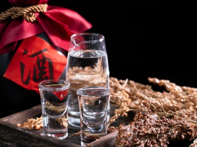 白酒冰镇喝？试过的人都后悔了！茅台冰镇后竟变