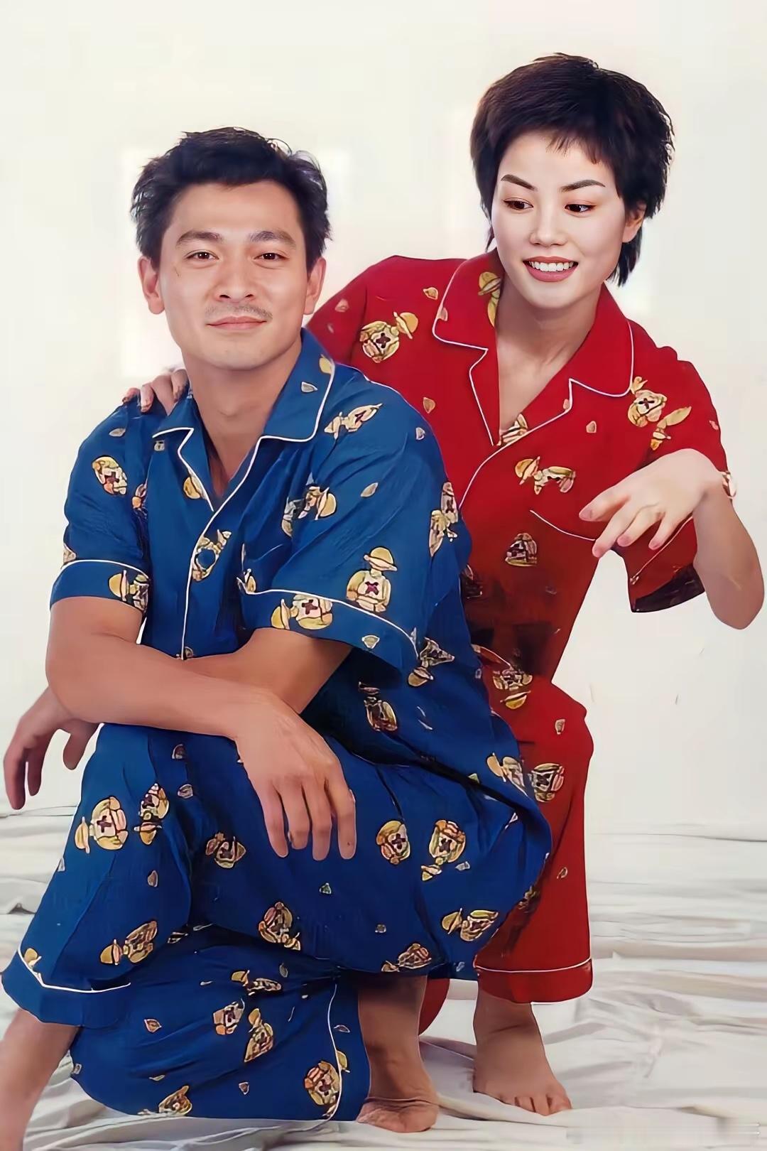 1996年33岁刘德华与25岁王菲拍摄睡衣广告照片当年都是风华正茂！！！