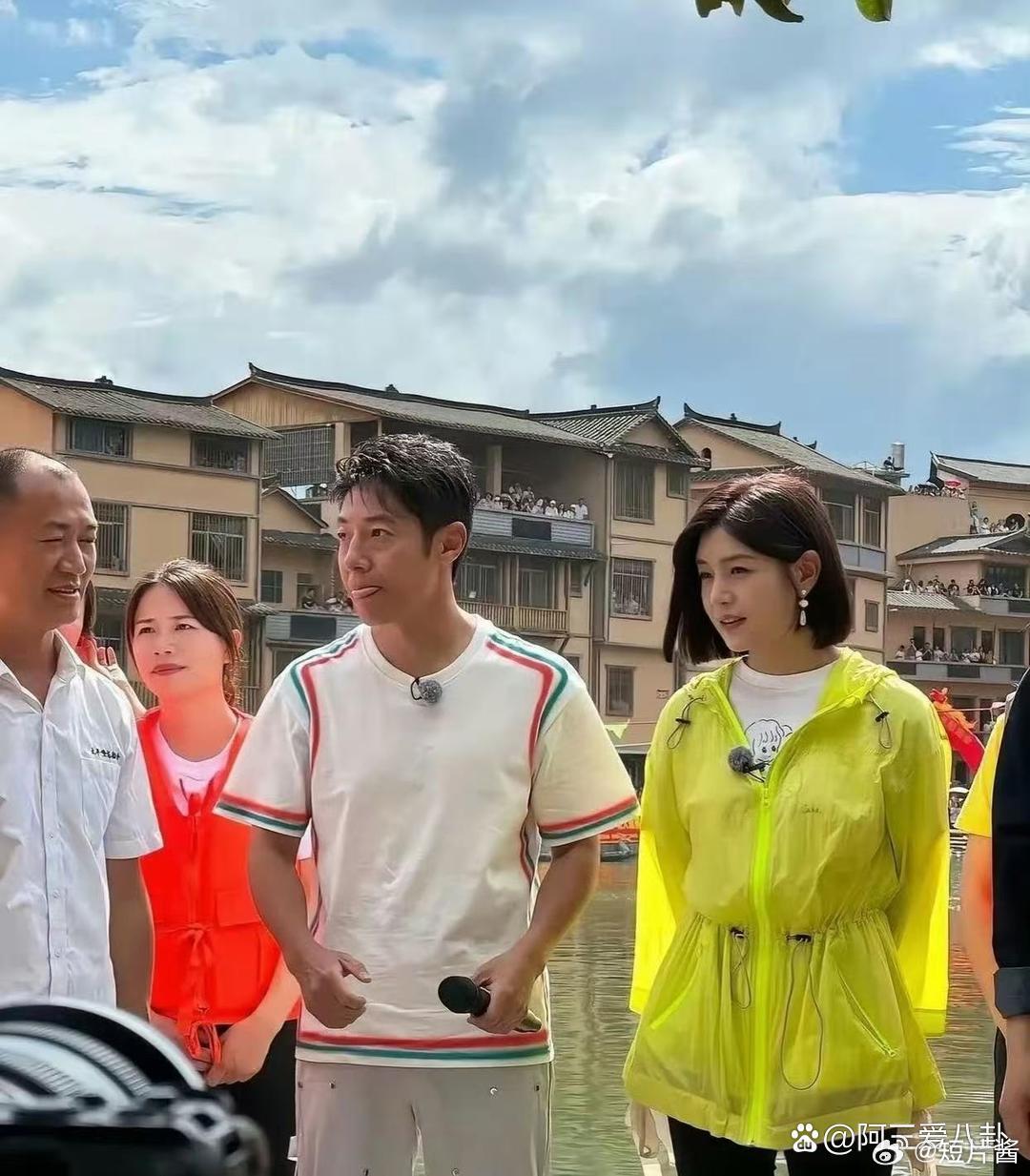 陈妍希生图好恐怖啊，一张娃娃脸显年轻，说她像大学生也不过分吧。