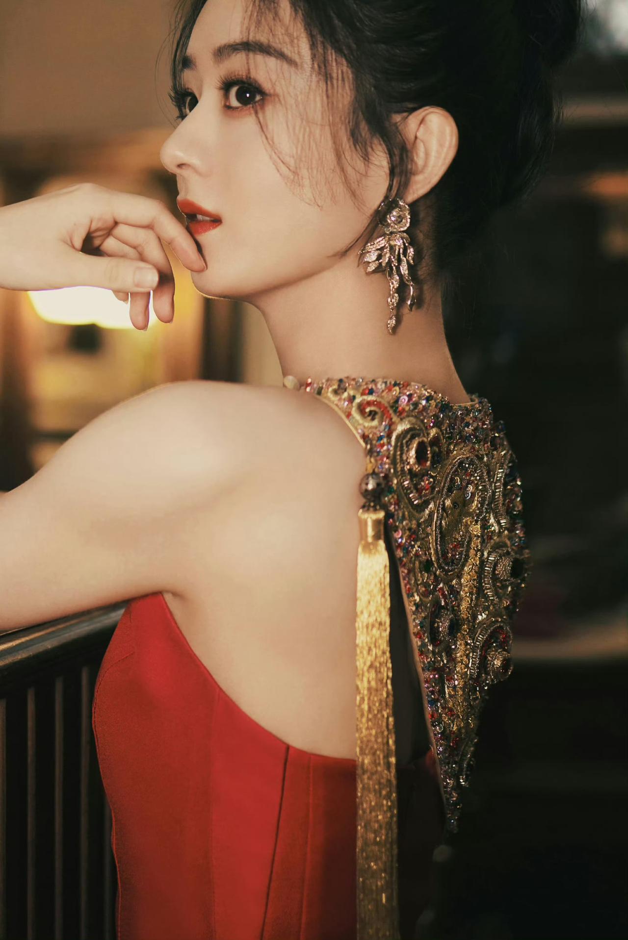 赵丽颖复古红裙封神！民国千金氛围感直接拉满✨谁懂啊！赵丽颖这组复古大片真的