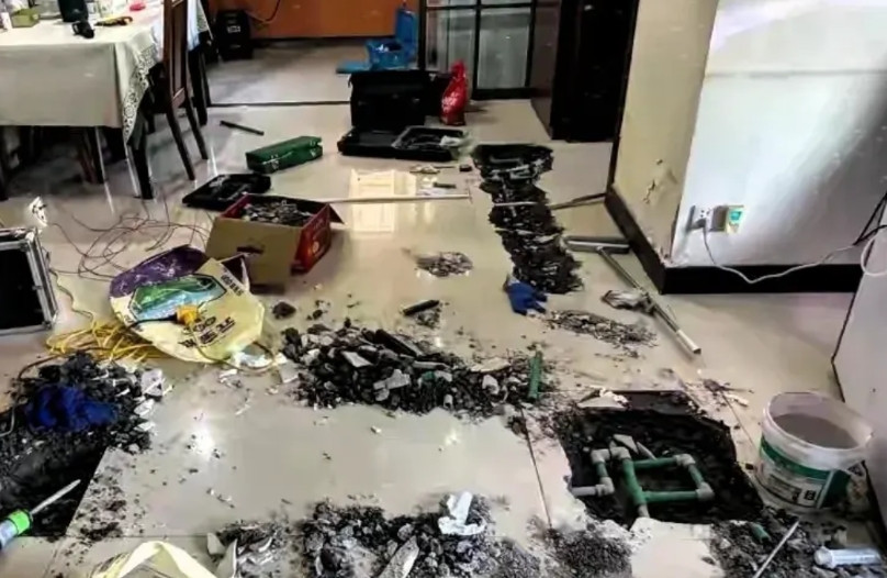 江苏南京，一男子家中漏水，他在某平台下单“精准测漏”服务，对方承诺，用机器测试，