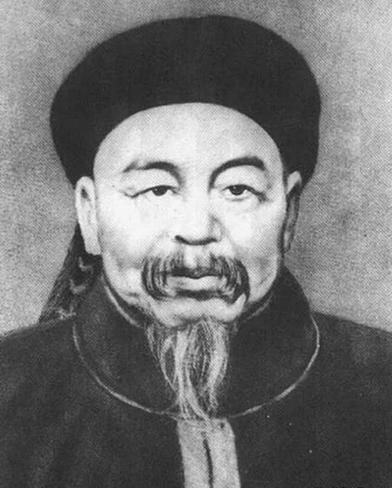 妻子主动劝他纳妾，他死活不肯，丈母娘急了，直接放话：不纳妾，就把女儿休掉。这
