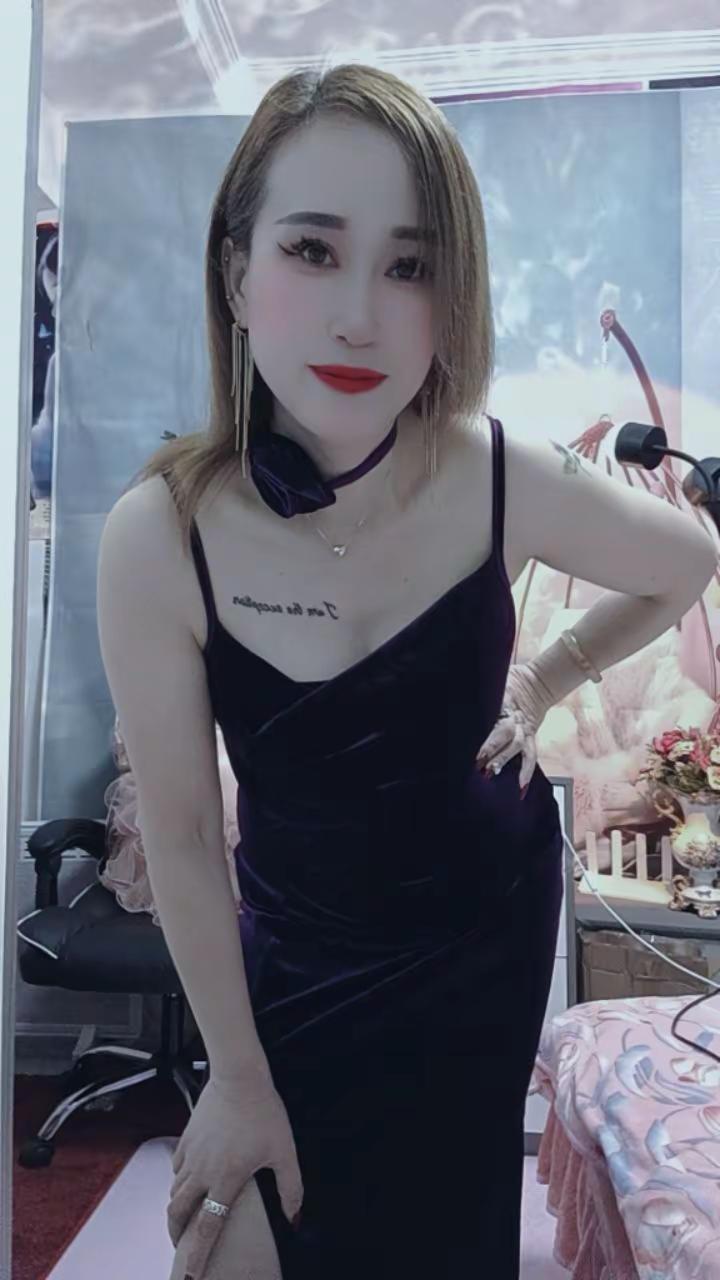 小性感气质范可甜可酷可温柔的小姐姐爱可以简简单单但不能随随...