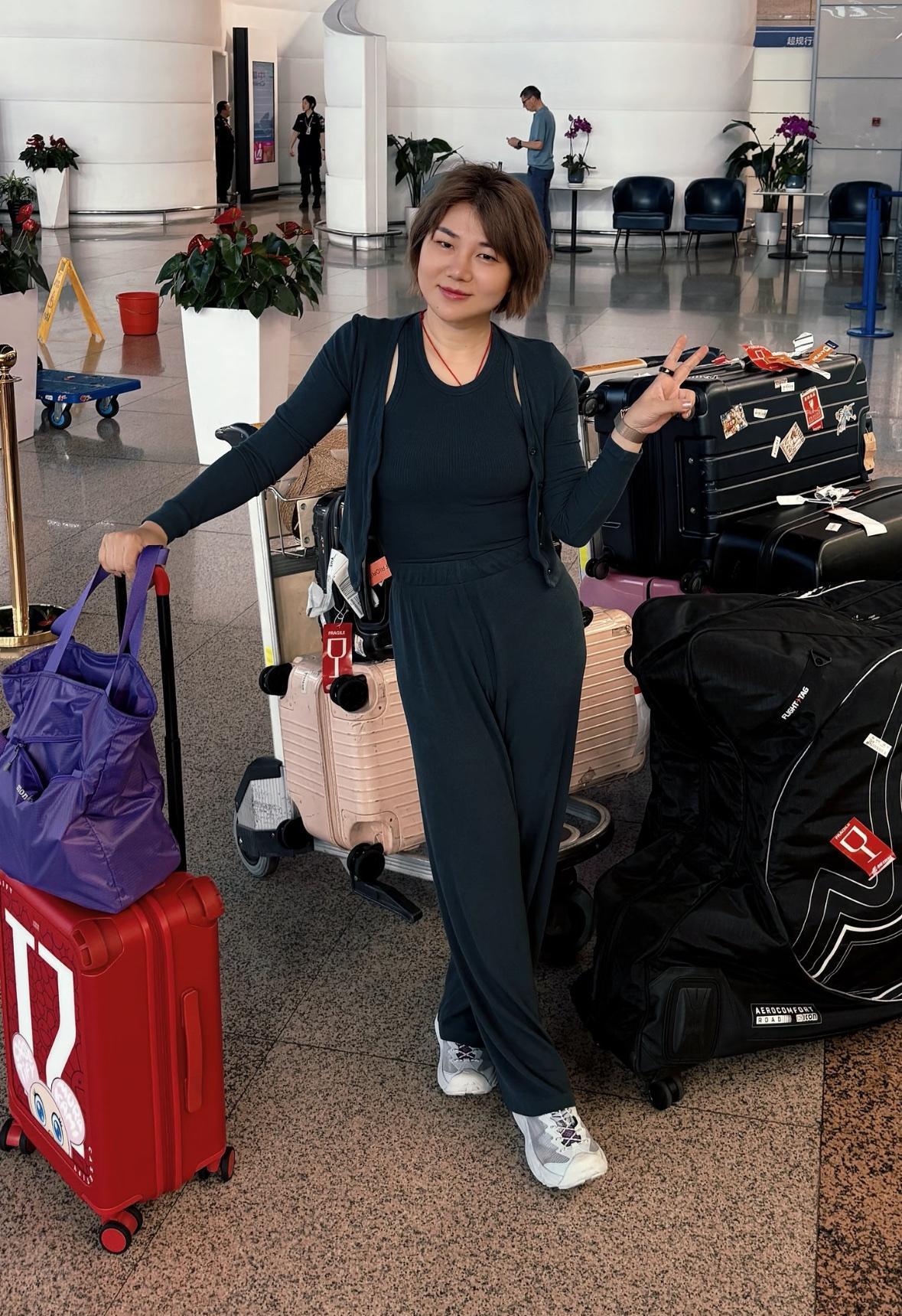 杨天真带八个行李箱飞国外留学：“我要尽兴地活！”据杨天真所述，早在前年她就申请