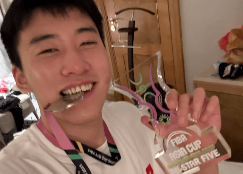 中国男篮王俊杰更新社媒晒照, 回顾今夏男篮亚洲杯精彩瞬间