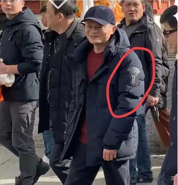 我有种预感,马云穿户外羽绒服火不火我不知道,但是他的袖标图案一定会火普通人