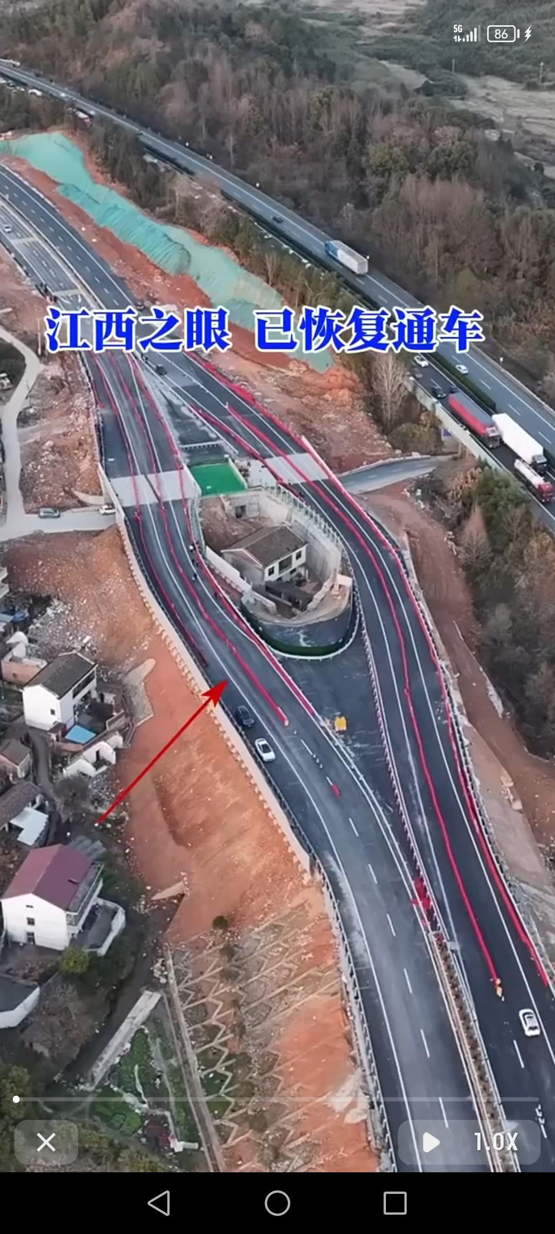 江西“金溪之眼”恢复通车，那被公路围成孤岛的房子着实可惜。这房子主人曾是当地著名