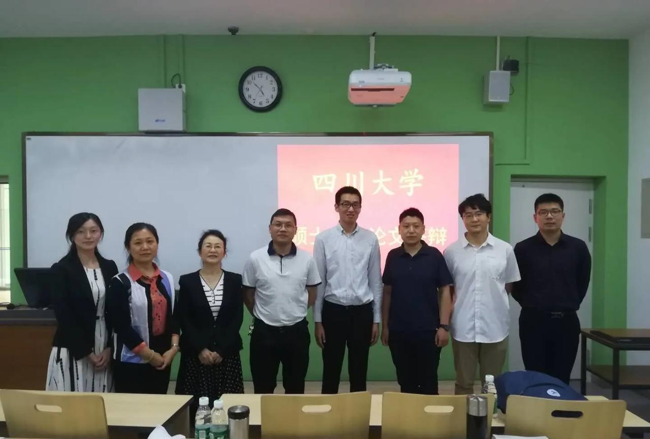 我儿子虽然在县政府办上班，还是个联络员，他说自己不是公务员，是事业编制。川大硕