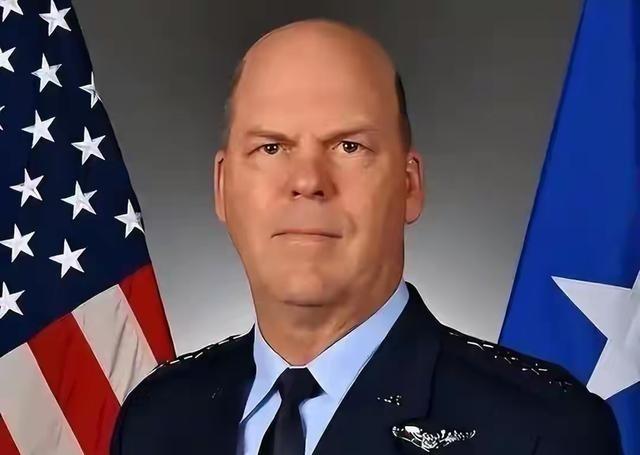 轰-20迟迟不亮相，其实就是最让美国军政各界心急如焚焦燥不安的痛点，对于中国来说