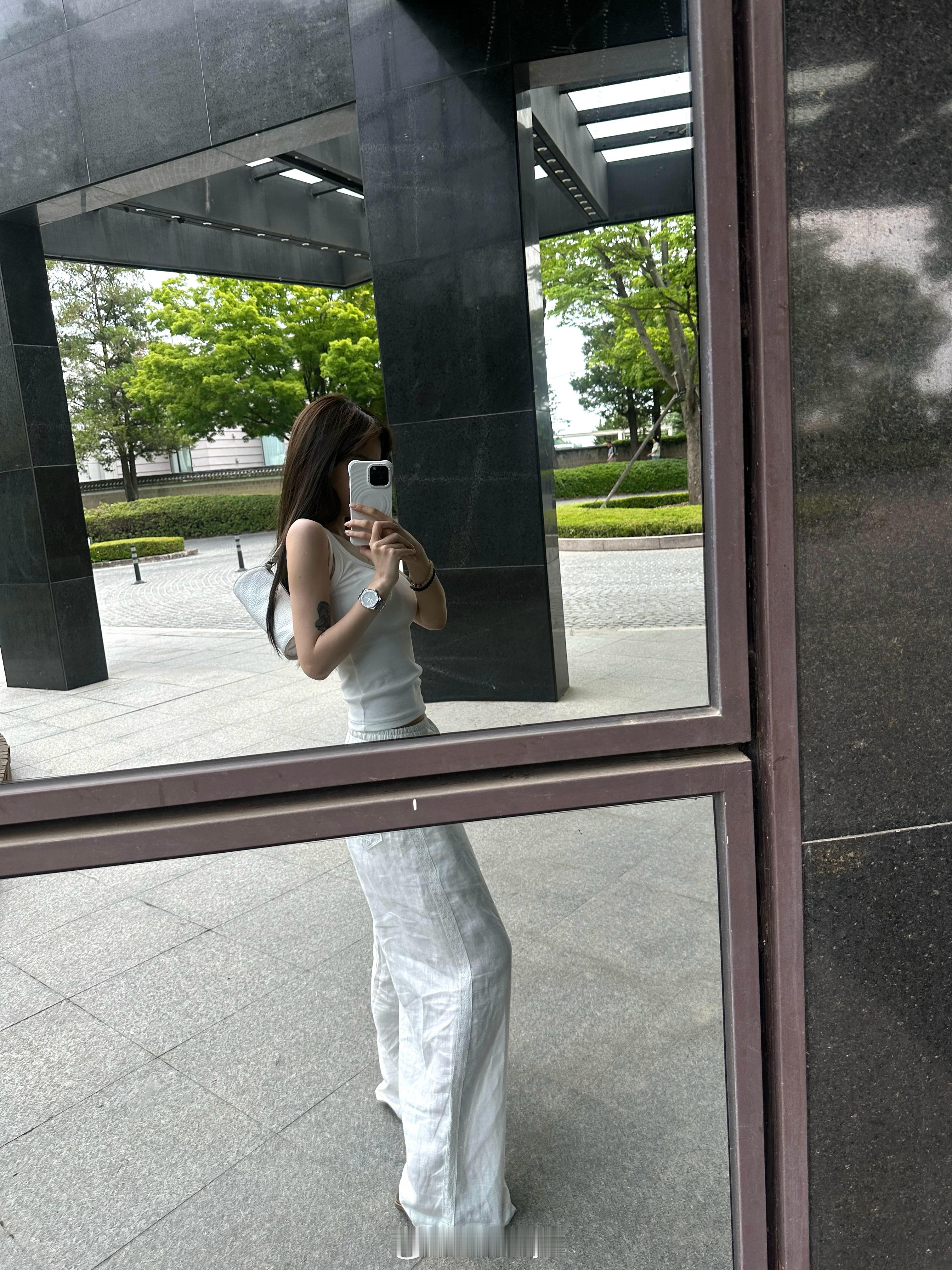 夏天是慵懒的🍃好喜欢亚麻裤～​​​