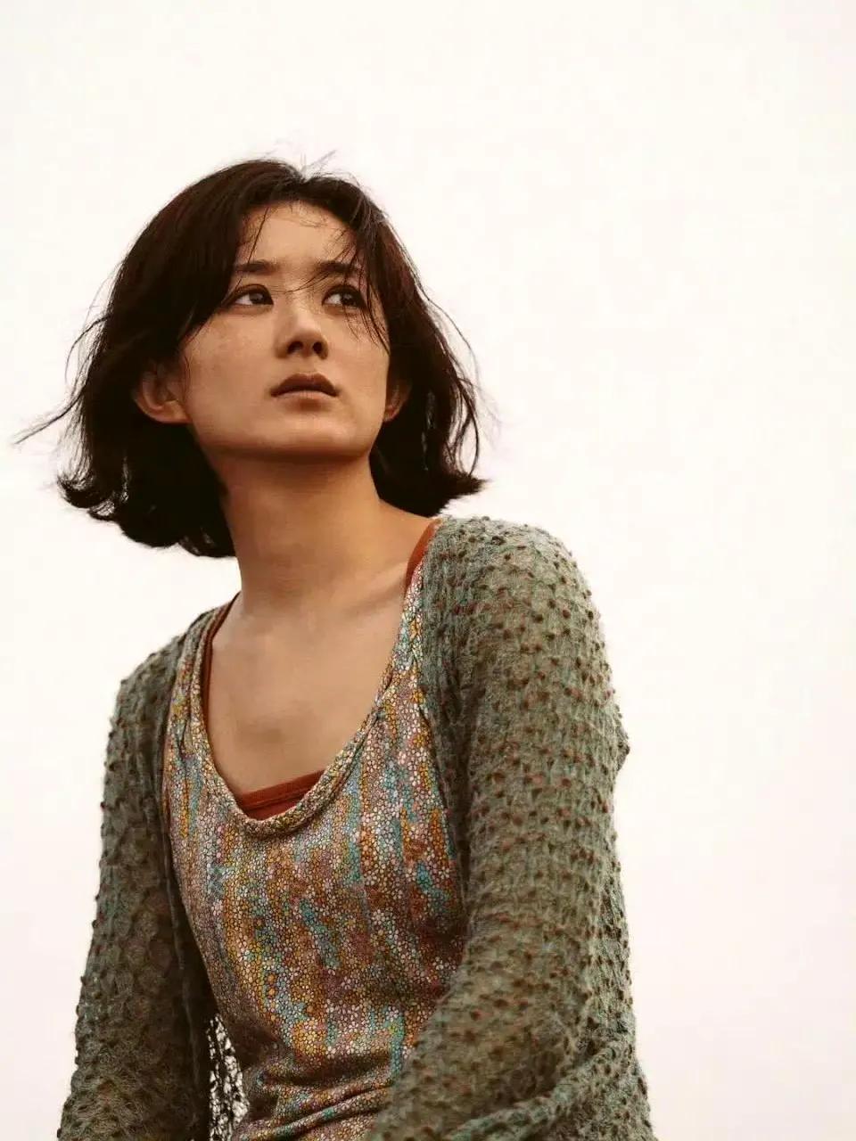 张艺谋第一次和赵丽颖合作，跟她打视频电话，赵丽颖说了一句话，张艺谋愣住了：“你这