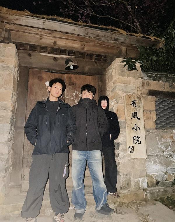 李现春节突袭大理“有风小院”，这波操作直接把我和刘亦菲的CP粉炸出来了！明明是