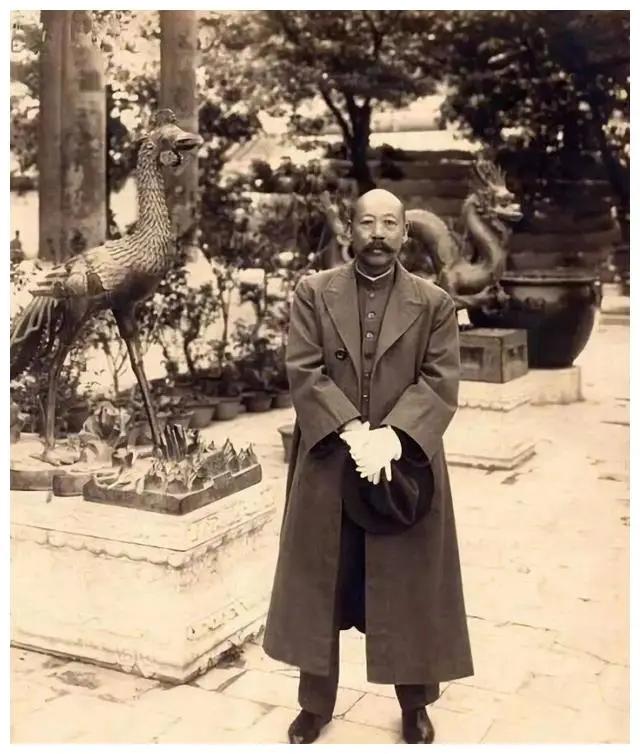 1924年，冯玉祥发动北京政变，将曹锐抓住，为了逼迫他吐点钱出来，冯玉祥派陈继淹