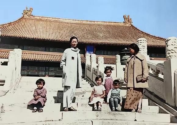 王铎：林徽因站在故宫太和殿前