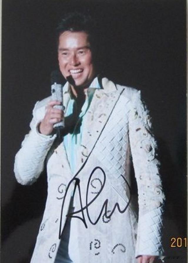 为什么说谭咏麟是娱乐圈中最应该被记录的人？首先谭咏麟谭校长的“艺龄”足够长，