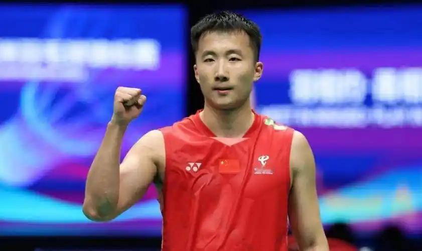 刚刚结束了一场2026年马来西亚羽毛球公开赛男单1/16决赛的较量，男单世界排名