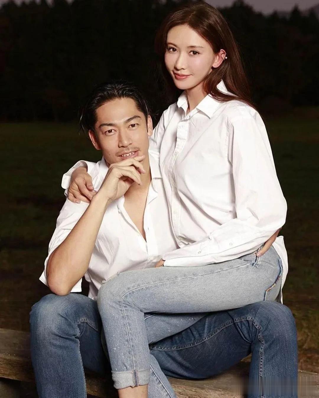 林志玲和老公黑泽良平拍写真！她坐在老公怀里撒娇，难掩满脸娇羞和幸福感