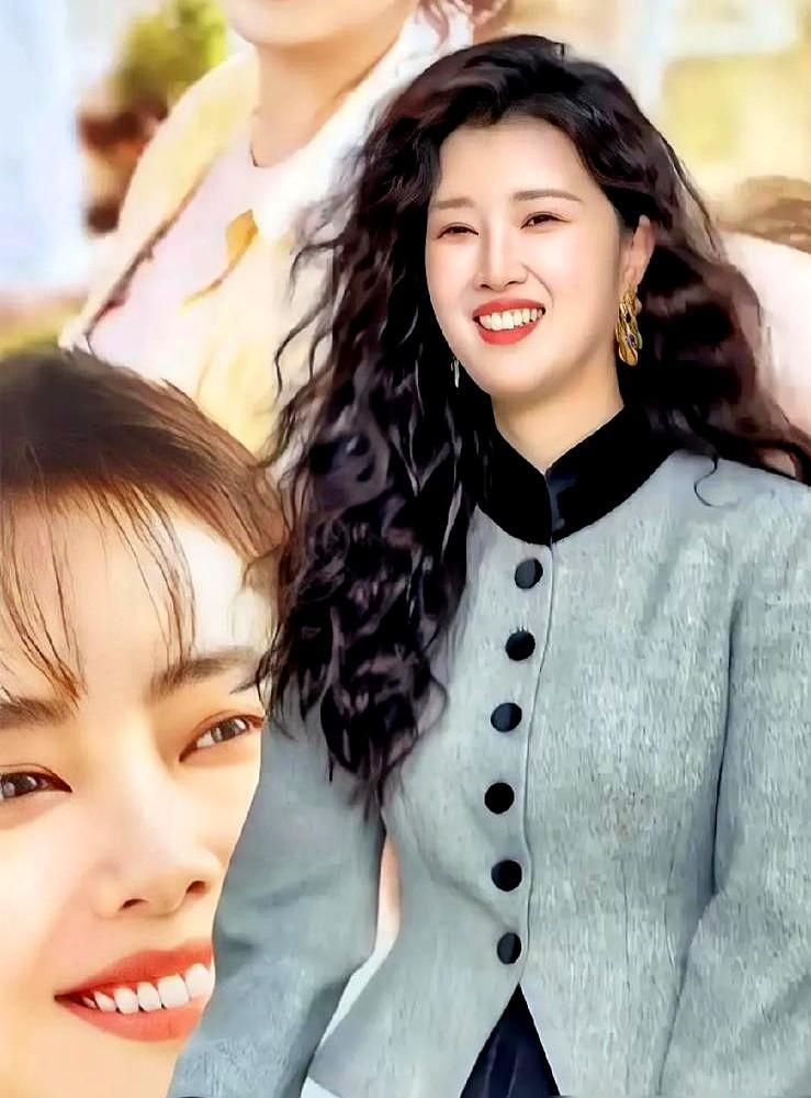 把资源咖的标签给，影视板块。奚望，就是老戏骨茹萍的女儿，以前总被说“长得不如