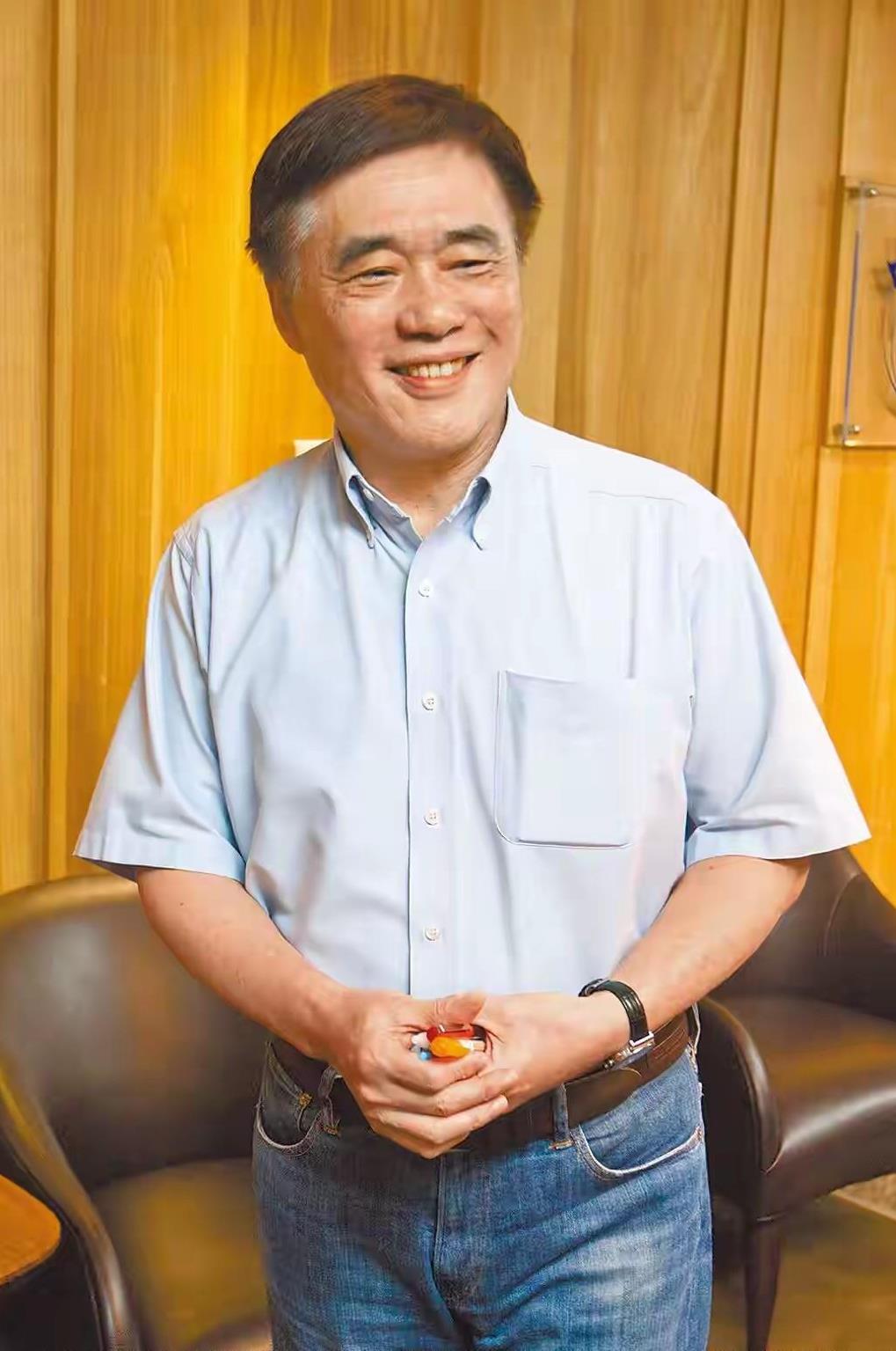 郝龙斌，参选国民党主席对于两岸统一只有弊没有利。郝龙斌是一个一个只认中华民国拒绝