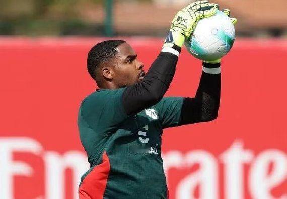 切尔西或加速跟迈尼昂谈判？切尔西2：2平卡拉巴赫，门将桑切斯表现不佳，被卡拉巴